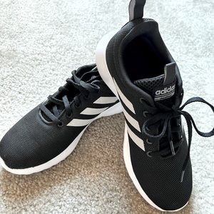 Black ADIDAS cloudfoam size 4 YOUTH 6.5 WOMEN